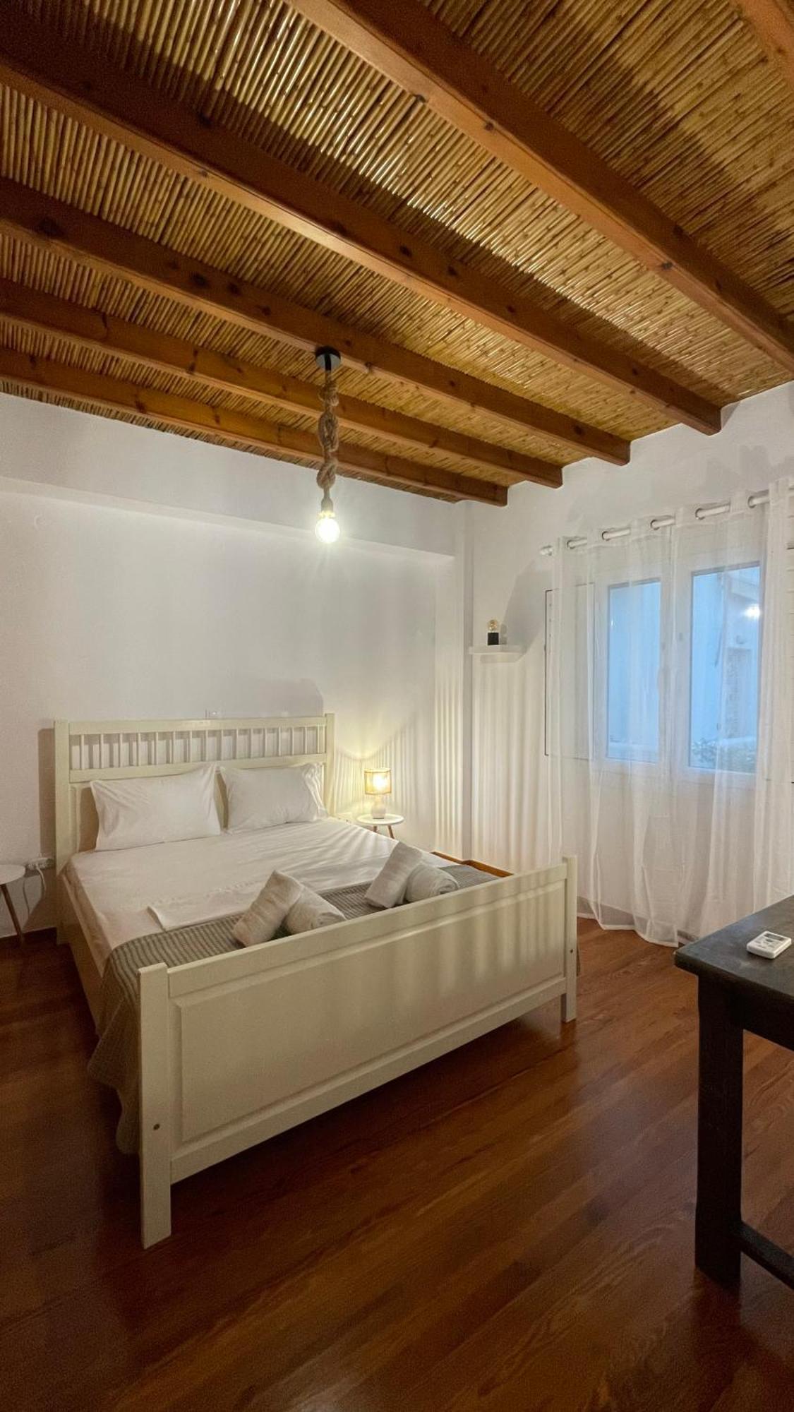 Anthoula Paros * Naousa (Paros)